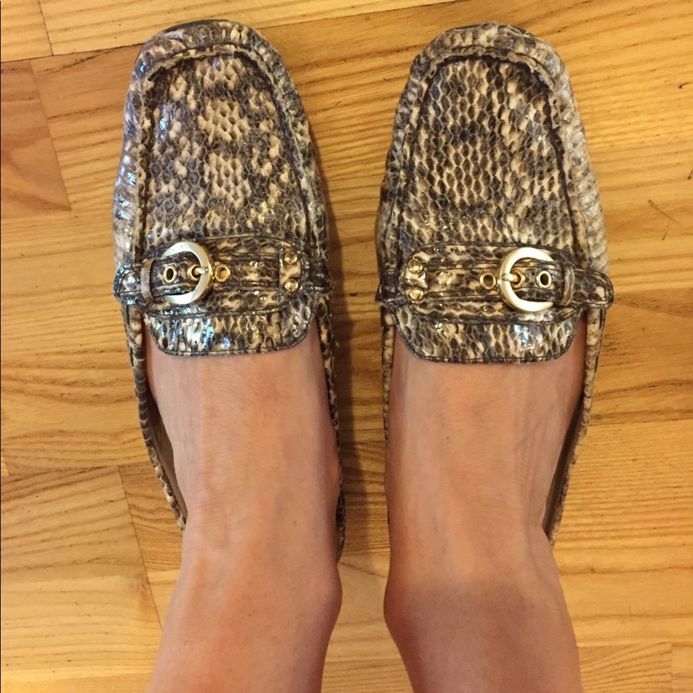 Tahari Grace Slip on loafer